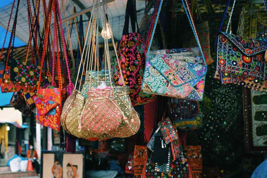 Delhi: Private Half-Day Shopping Tour with Transfer - How the guides shape the experience