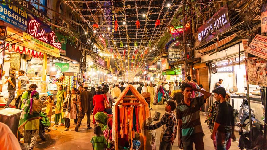 Delhi: Private Half-Day Shopping Tour with Transfer - Chandni Chowk: Delhi shopping with a Mughal past