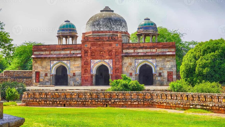Delhi: Private Humayun’s Tomb Guided Tour with Entry Ticket - The Mughal story behind the stone