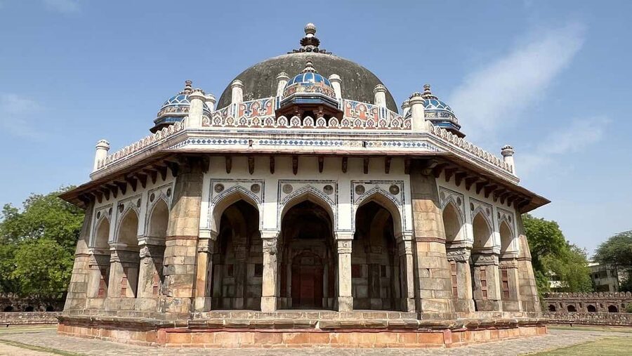 Delhi: Private Old and New Delhi Day Trip with Local Guide - Lotus Temple and Agrasen ki Baoli