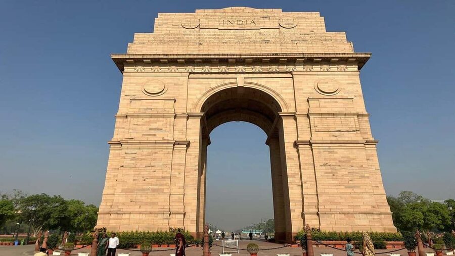 Delhi: Private Old and New Delhi Day Trip with Local Guide - Jama Masjid and the lanes of Chandni Chowk