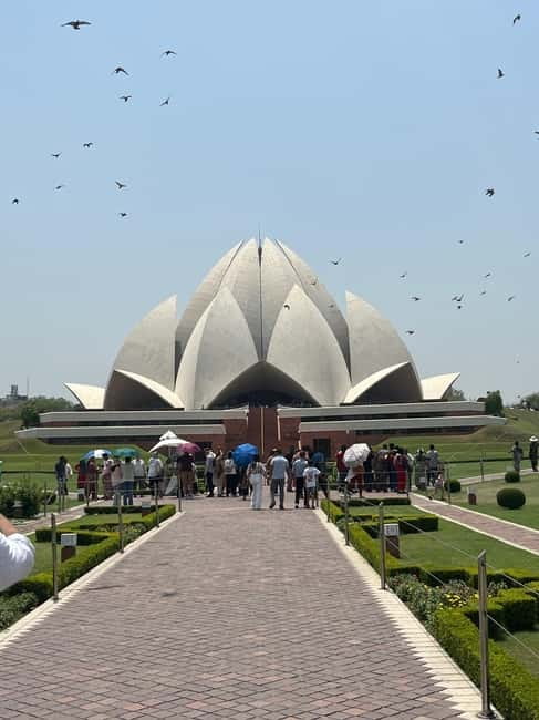 Delhi: Private Old and New Delhi Full or Half Day Tour - Lotus Temple and the Monday change