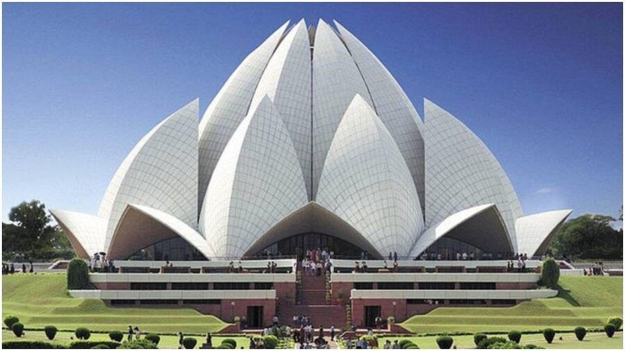 Delhi: Private Old & New Delhi Guided Half- or Full-Day Tour - India Gate, government buildings, and Agrasen ki Baoli