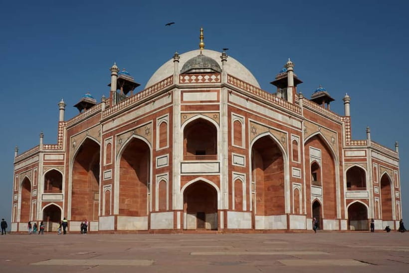 Delhi: Private Old & New Delhi Tour – Full or Half Day - Qutub Minar, a dramatic change of scale