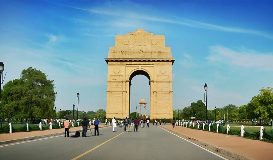Delhi: Private Old & New Delhi Tour - Full or Half-Day tour - Qutub Minar begins the New Delhi route