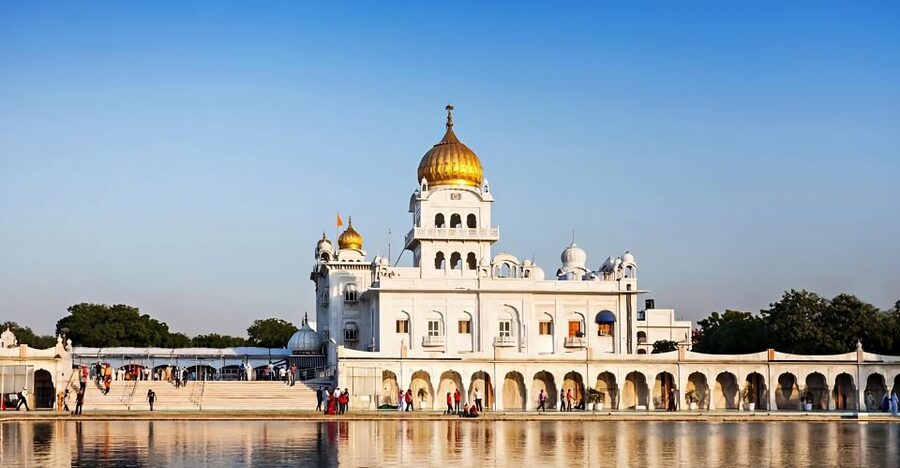 Delhi: Private Old & New Delhi Tour - Full or Half-Day tour - The Red Fort is a photo stop, not an interior visit