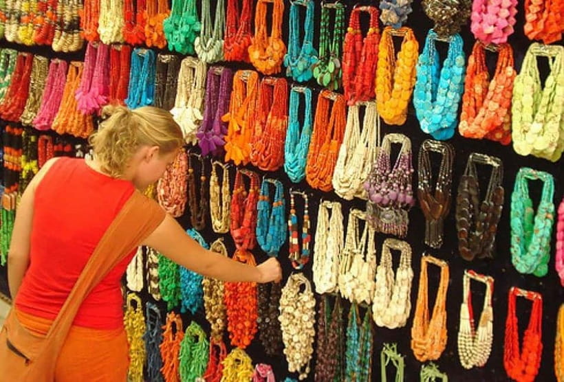Delhi: Private Shopping Tour with a Local Guide and Transfer - Key points to know before booking