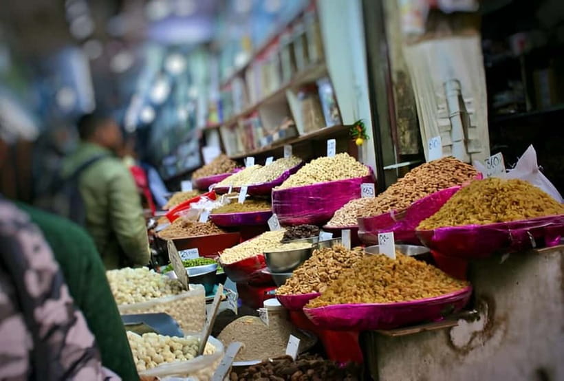 Delhi: Private Shopping Tour with a Local Guide and Transfer - Chandni Chowk and the Old Delhi rickshaw ride