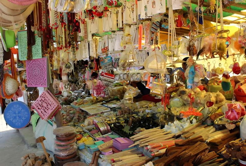 Delhi: Private Shopping Tour with a Local Guide and Transfer - Transport, comfort, and what to bring