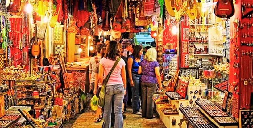 Delhi: Private Shopping Tour with a Local Guide and Transfer - The value of $8 per person
