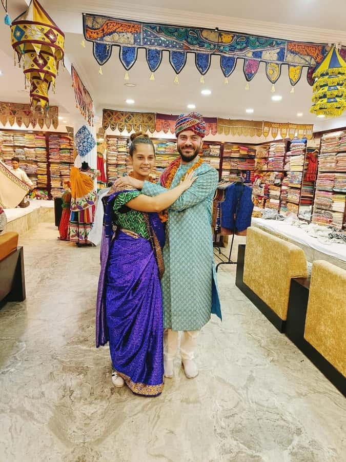 Delhi: Private Shopping Tour with Guide and Transfer - Chandni Chowk: Old Delhi shopping with plenty of noise
