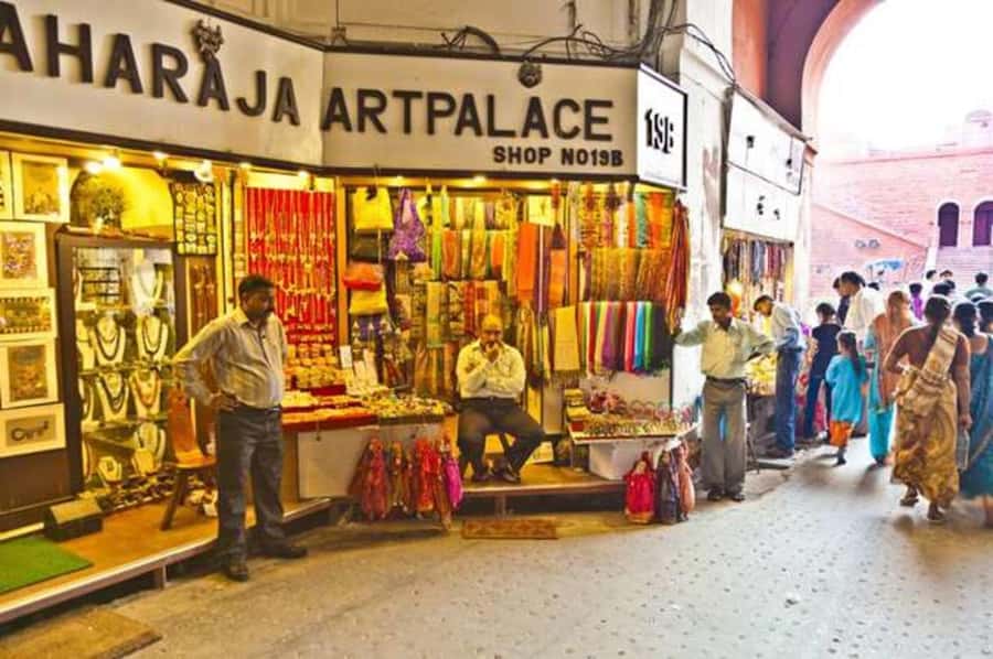 Delhi: Private Shopping Tour with Guide and Transfer - Khari Baoli: spices, tea, nuts, and a powerful sense of place