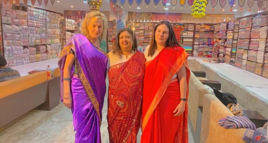 Delhi: Private Shopping Tour with Guide and Transfer - Food advice and cultural context along the way