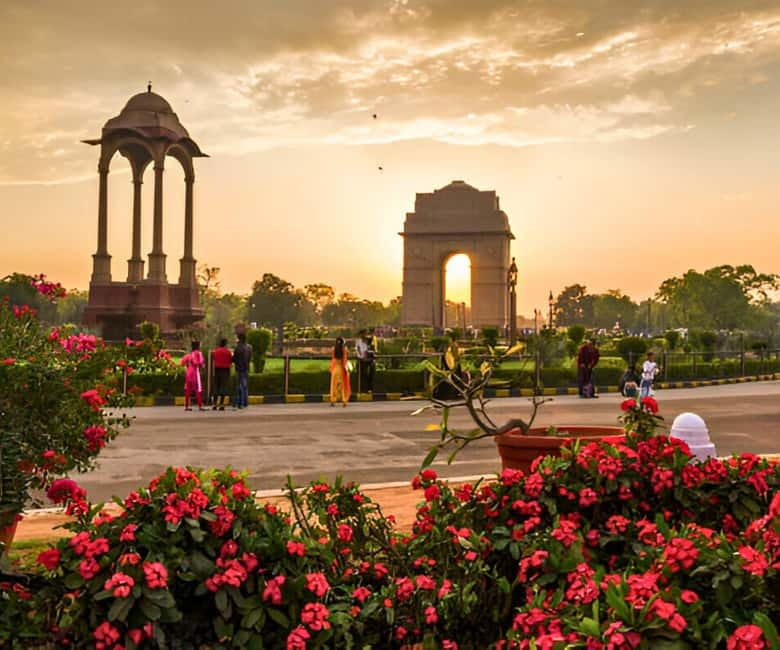 Delhi: Private Spiritual Sites Car Tour with Lunch and Entry - Key points at a glance