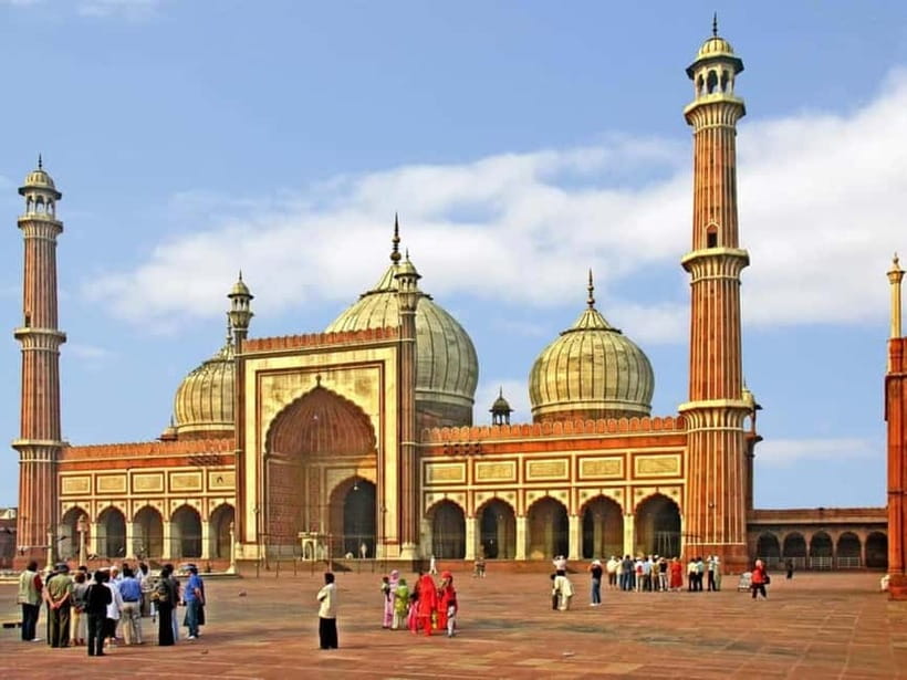 Delhi: Private Tour of Old and New Delhi with Hotel Pickup - Guides, drivers, and the private format