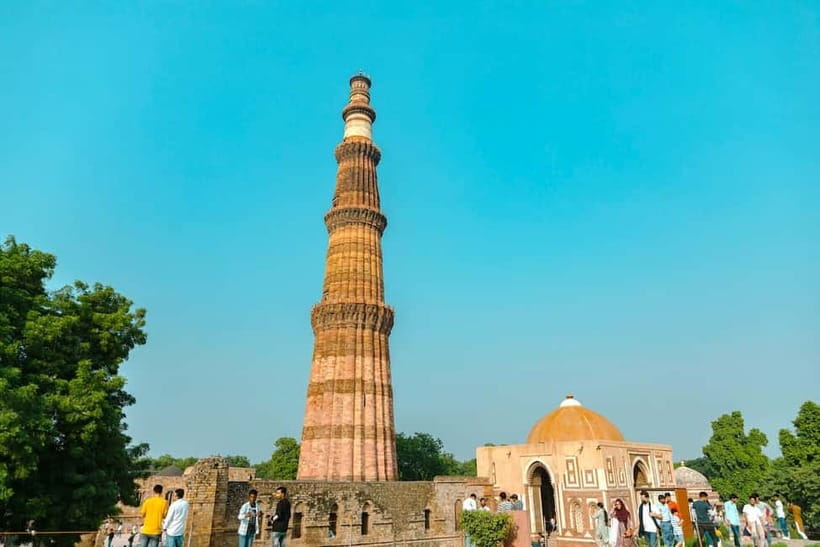 Delhi: Qutub Minar UNESCO World Heritage Site Walking Tour - Reading the carved work and changing storeys