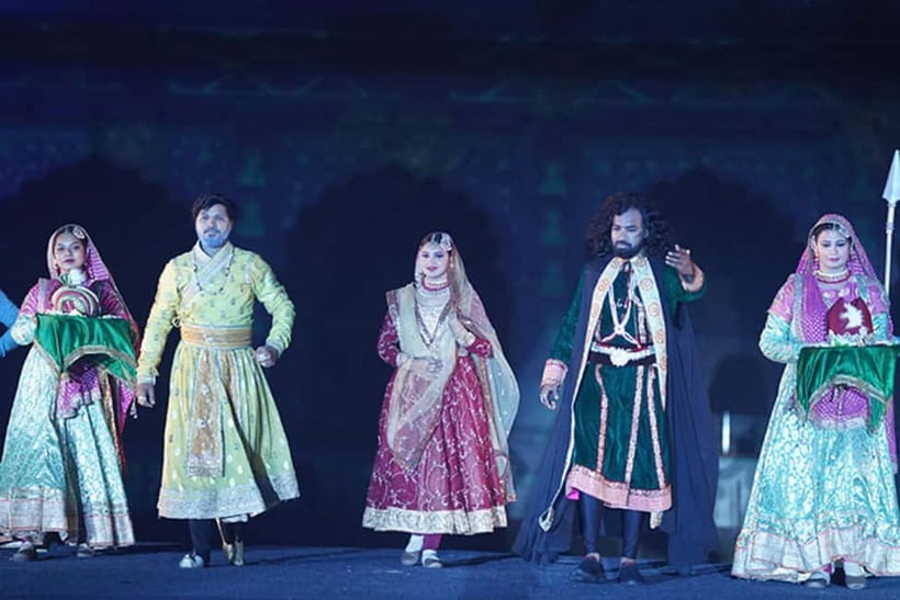 Delhi: Red Fort Light and Sound Show Guided Tour - The private car and hotel pickup