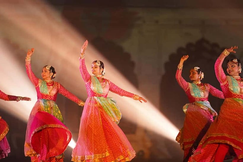 Delhi: Red Fort Light and Sound Show Guided Tour - Guides who add the most to the evening
