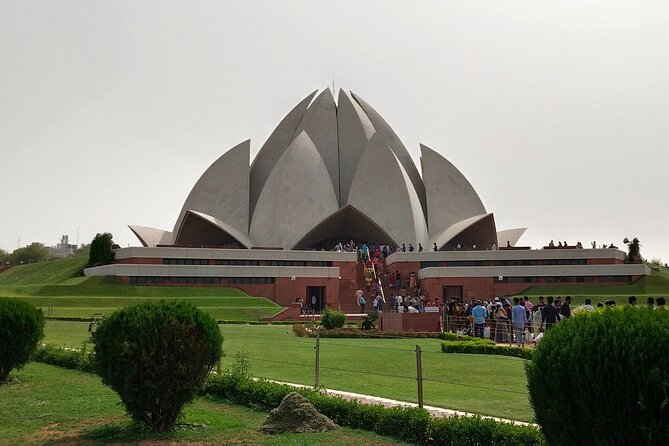 Delhi's historical 7 hours experience tour - Raj Ghat and the memory of Gandhi
