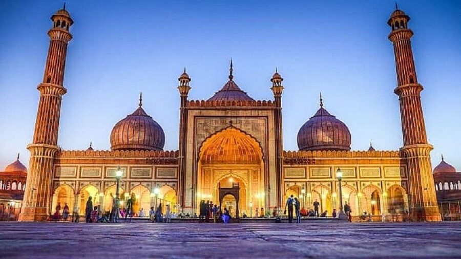 Delhi's Temples and Spiritual Sites Day Tour - Akshardham begins the day with carved stone and strict rules