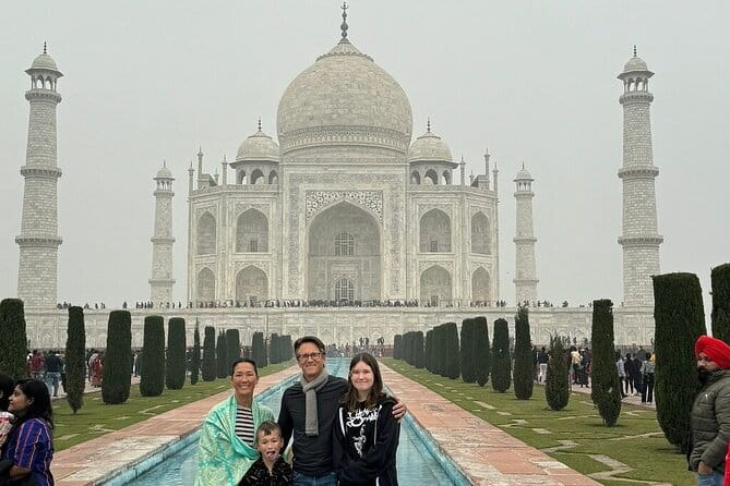 Delhi: Same Day Taj Mahal & Agra Fort Tour with Baby Taj & Lunch - Seeing the Taj Mahal with a guide
