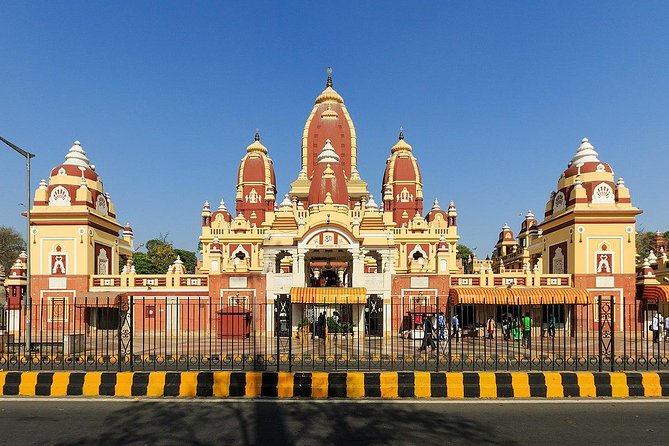 Delhi Shopping Tour: Top Bazaars, Crafts & Souvenir Finds - A private start from your Delhi hotel