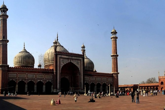 Delhi Shopping Tour: Top Bazaars, Crafts & Souvenir Finds - What the guide adds to the experience
