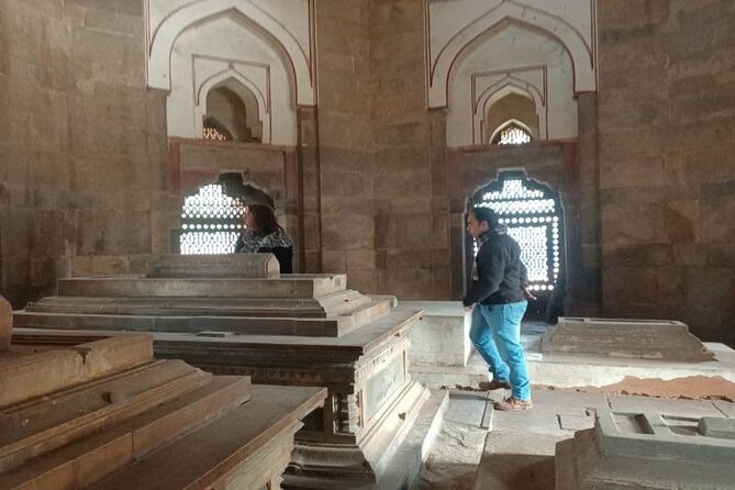 Delhi Sightseeing Tour: Top Monuments & City Highlights - The Red Fort is an important but unclear part of the route