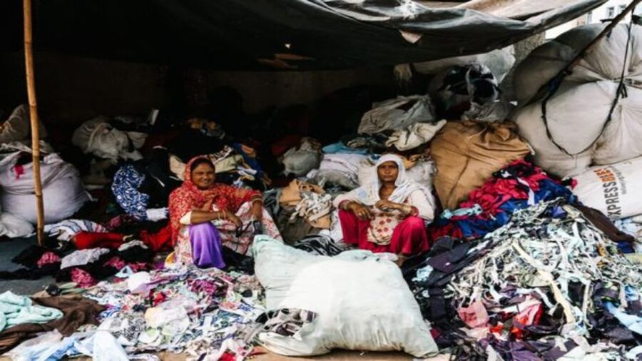 Delhi Slum Walking Tour - Walking through homes and small-scale industries