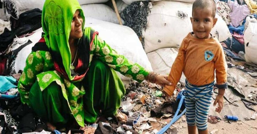 Delhi Slum Walking Tour - Visiting the chapati factory