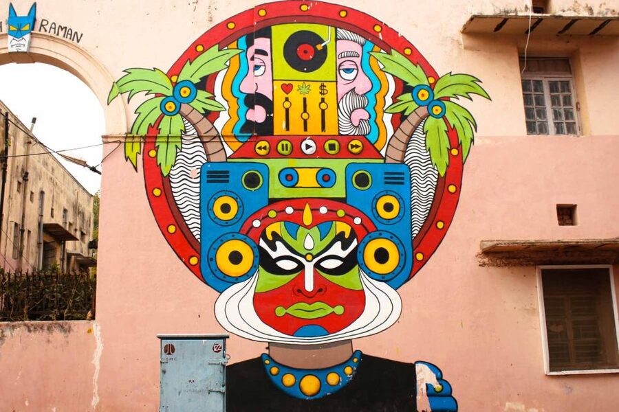 Delhi Street Art Tour - The short walk and local break