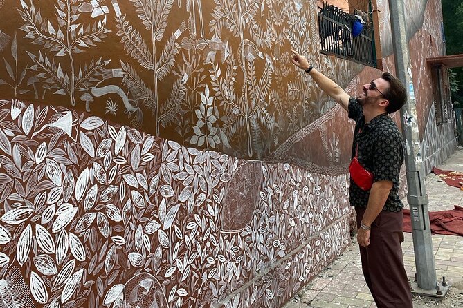 Delhi Street Art Walk in Lodhi Art District with Chai & Food - What the one-hour art route feels like