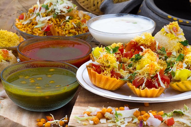 Delhi: Street Food Crawl (2 Hours Guided Food Tasting Tour) - Walking into Chandni Chowk’s food lanes