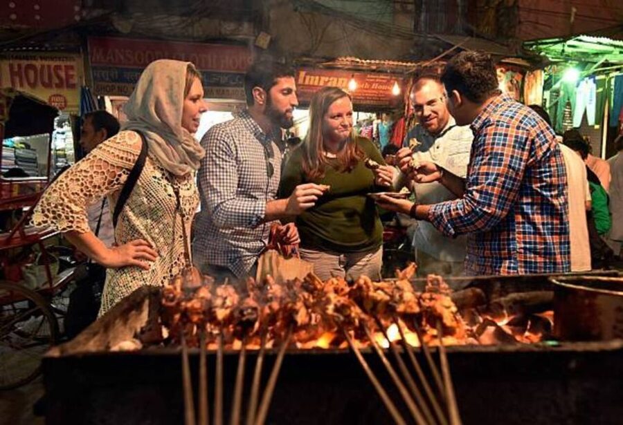 Delhi: Street Food Walking Tour of Old Delhi with Tastings - Key points at a glance