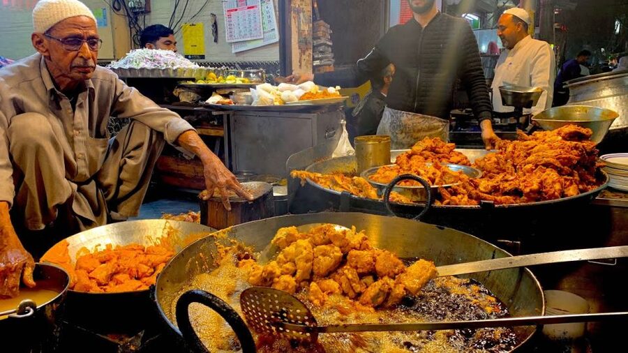 Delhi: Street Food Walking Tour of Old Delhi with Tastings - Comfort, safety, and who should skip it