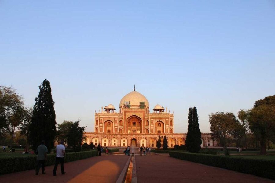 Delhi: Street Food Walking Tour of Old Delhi with Tastings - What the private format changes