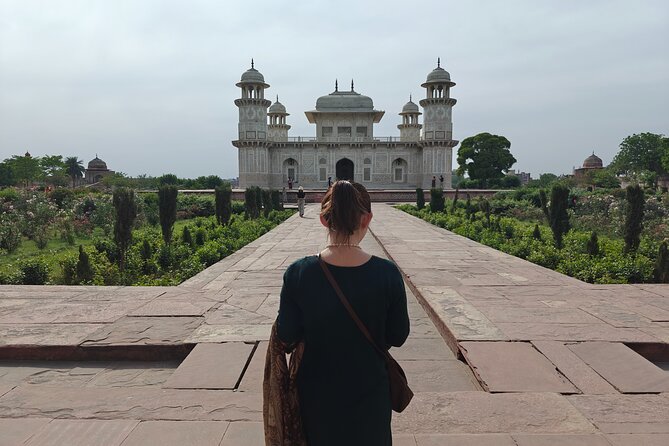 Delhi: Taj Mahal Agra Fort & Baby Taj Tour by Car with Fast Entry - Lunch at DoubleTree by Hilton Hotel Agra