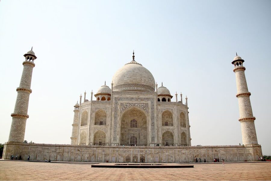 Delhi: Taj Mahal and Agra Private Day Trip with Hotel Pickup - Meeting your guide in Agra