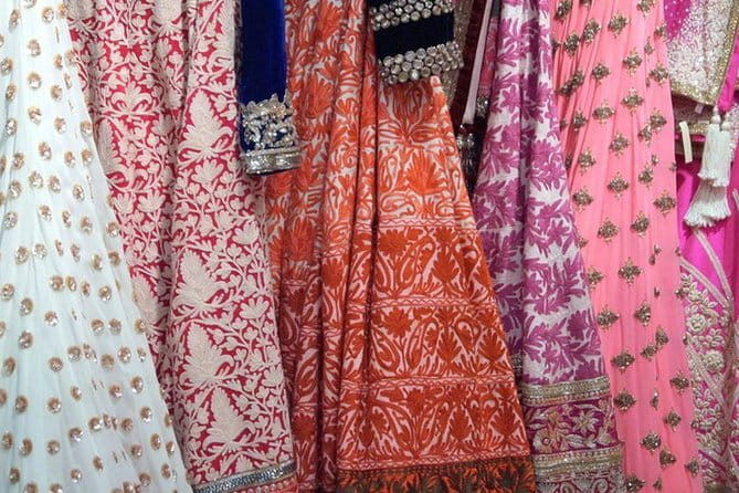 Delhi Textile & Handicraft Tour: Artisan Workshops Experience - Gole Market: carpets, pashmina, and the loom
