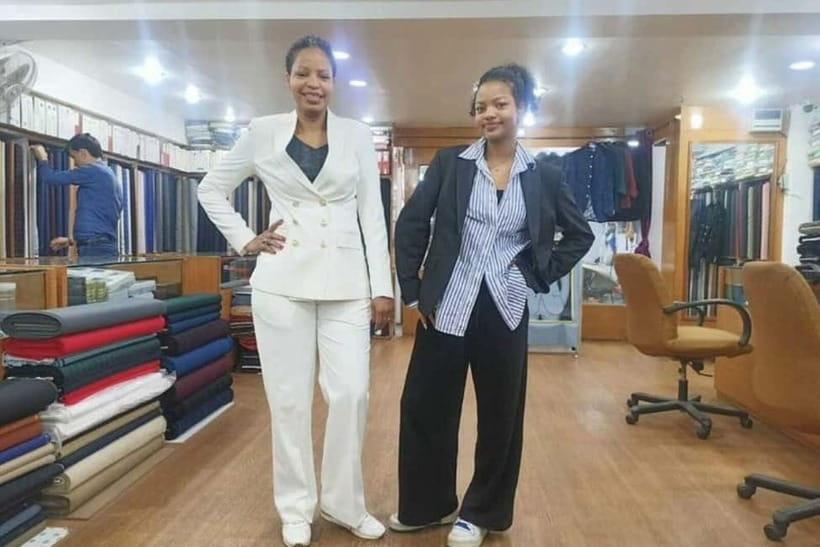 Delhi: Textile Trail Tour with Artisan Interaction - Shankar Market and the fabric-shopping lesson