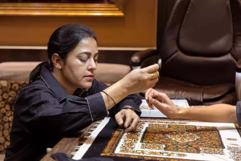 Delhi: Textile Trail Tour with Artisan Interaction - Chandni Chowk: the loudest and most memorable stop