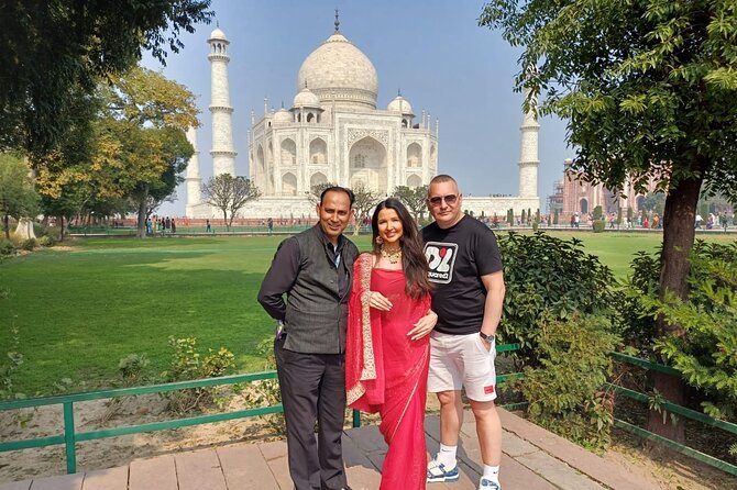 Delhi to Agra Private Day Trip with Sunrise Taj Mahal & Agra Fort - A private car makes the 14-hour route easier