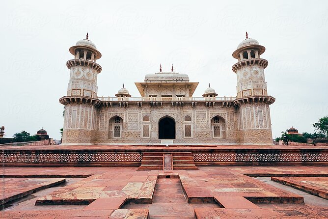 Delhi to Agra Private Day Trip with Sunrise Taj Mahal & Agra Fort - What the guide adds inside the Taj Mahal