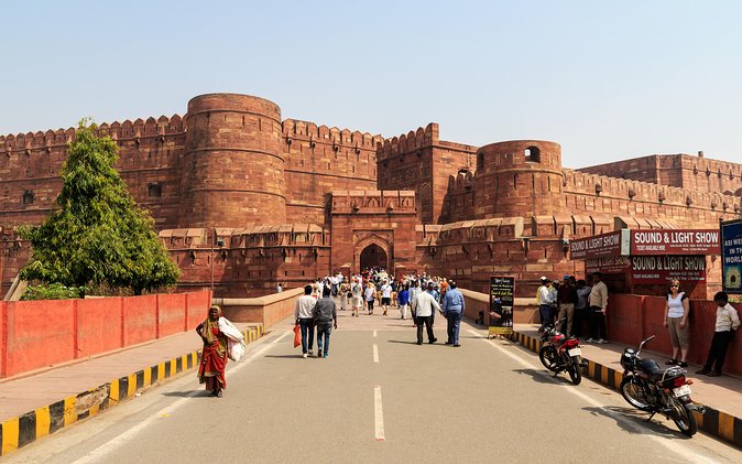 Delhi to Agra Taj Mahal Private Day Trip by Superfast Train - Local crafts, shopping, and the important caveat
