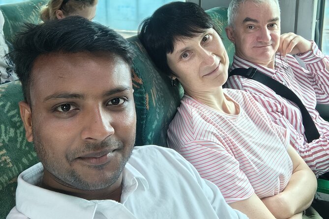Delhi to Varanasi: Tour to the Sacred Ganga Aarti Ceremony - Cycle-rickshaw into Varanasi’s old city