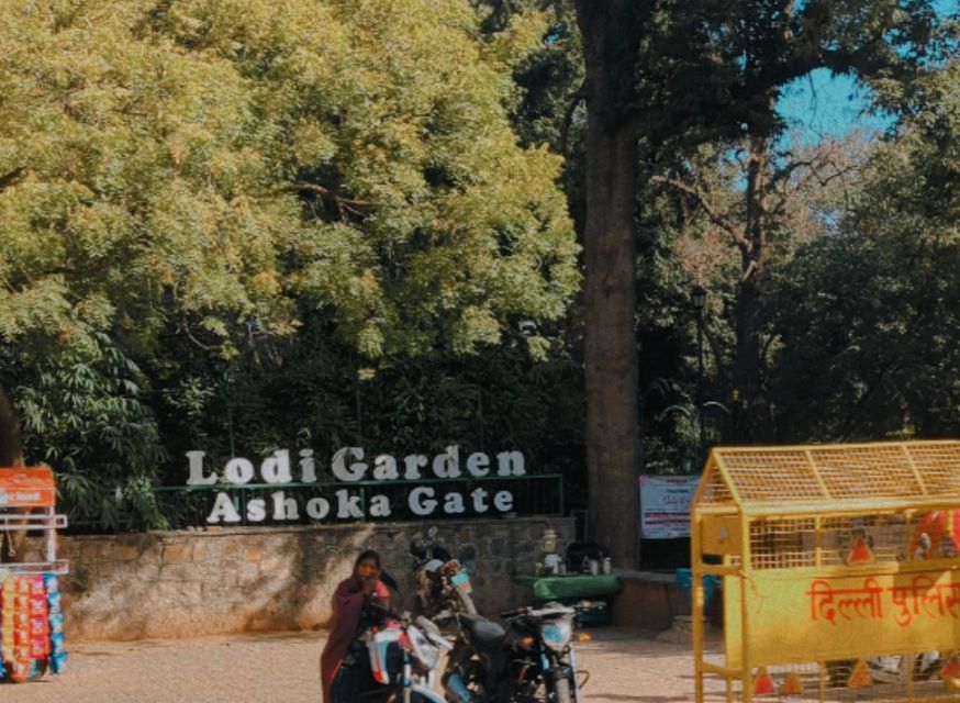 Delhi: Yoga in Lodhi Garden - Is this suitable for beginners, families, and solo visitors?