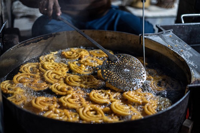 Evening Food Tour - What the guide adds to the food
