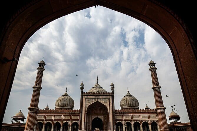 Exclusive Full-Day Guided Tour of Old and New Delhi - A fast introduction to two Delhis