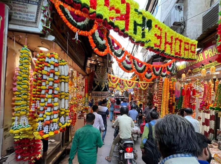 Explore Chandni Chowk: Old Delhi Private Tuk Tuk & Food Tour - Chandni Chowk by private tuk tuk
