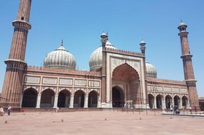 Explore the Beauty of Old Delhi & the Spice Market!